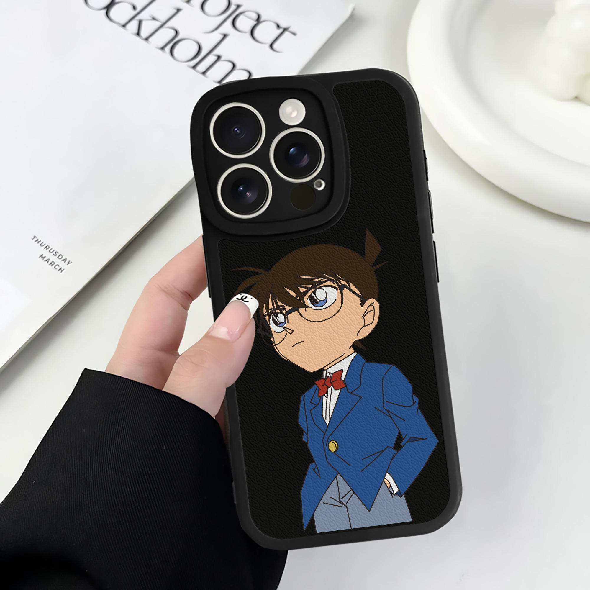 （画像用） 名探偵コナン 江戸川 コナン Detective Conan Conan Edogawa 【iPhone 16シリーズ対応】シリコンスマホケース（レザー調） 材質：シリコン
